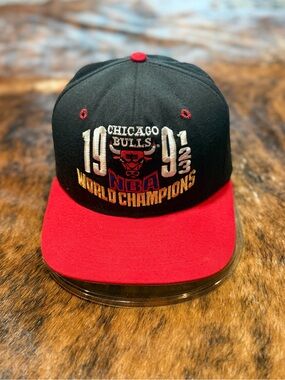 Vtg 93 Chicago Bulls 3 Peat Snapback Hat AJD Made In USA NBA DeadStock NEW Rare